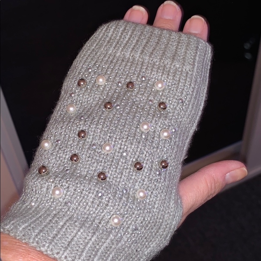 Adorable fingerless gloves